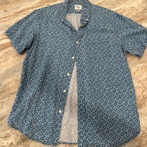 Old navy men’s short sleeve button down camp shirt